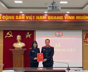 Chi bộ Viện KSND huyện Đông Anh tổ chức Lễ kết nạp Đảng viên